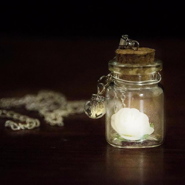 Glow In The Dark Flower Pendant - SexyBling