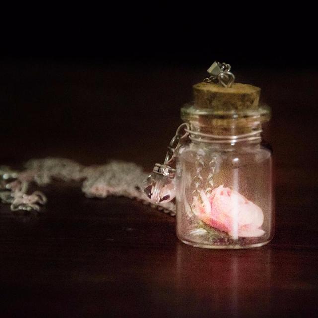 Glow In The Dark Flower Pendant - SexyBling