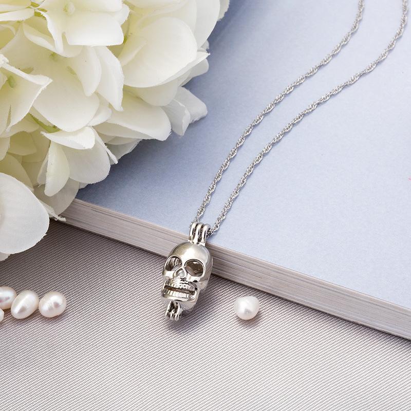 Skull Glow In The Dark Necklace